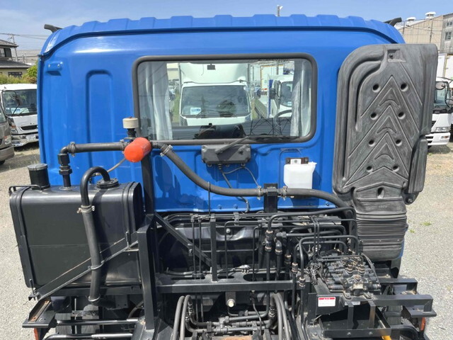 いすゞギガコンテナ専用車大型（10t）[写真08]
