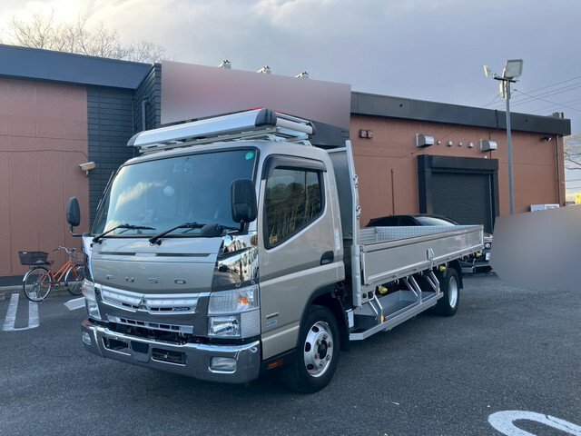三菱ふそうキャンター平ボディ小型（2t・3t）[写真03]
