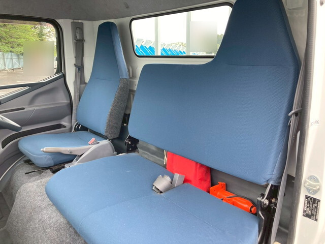 三菱ふそうキャンター平ボディ小型（2t・3t）[写真36]