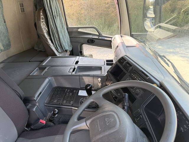 三菱ふそうスーパーグレート平ボディ大型（10t）[写真33]
