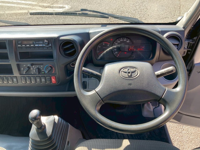 トヨタトヨエース平ボディ小型（2t・3t）[写真19]