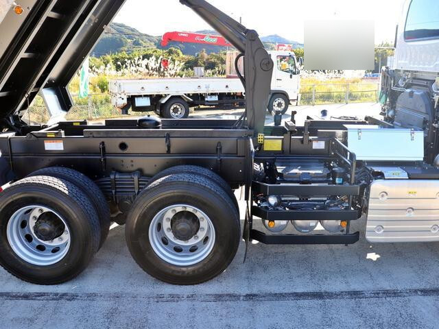 いすゞギガダンプ大型（10t）[写真11]