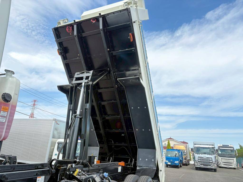三菱ふそうスーパーグレートダンプ大型（10t）[写真13]