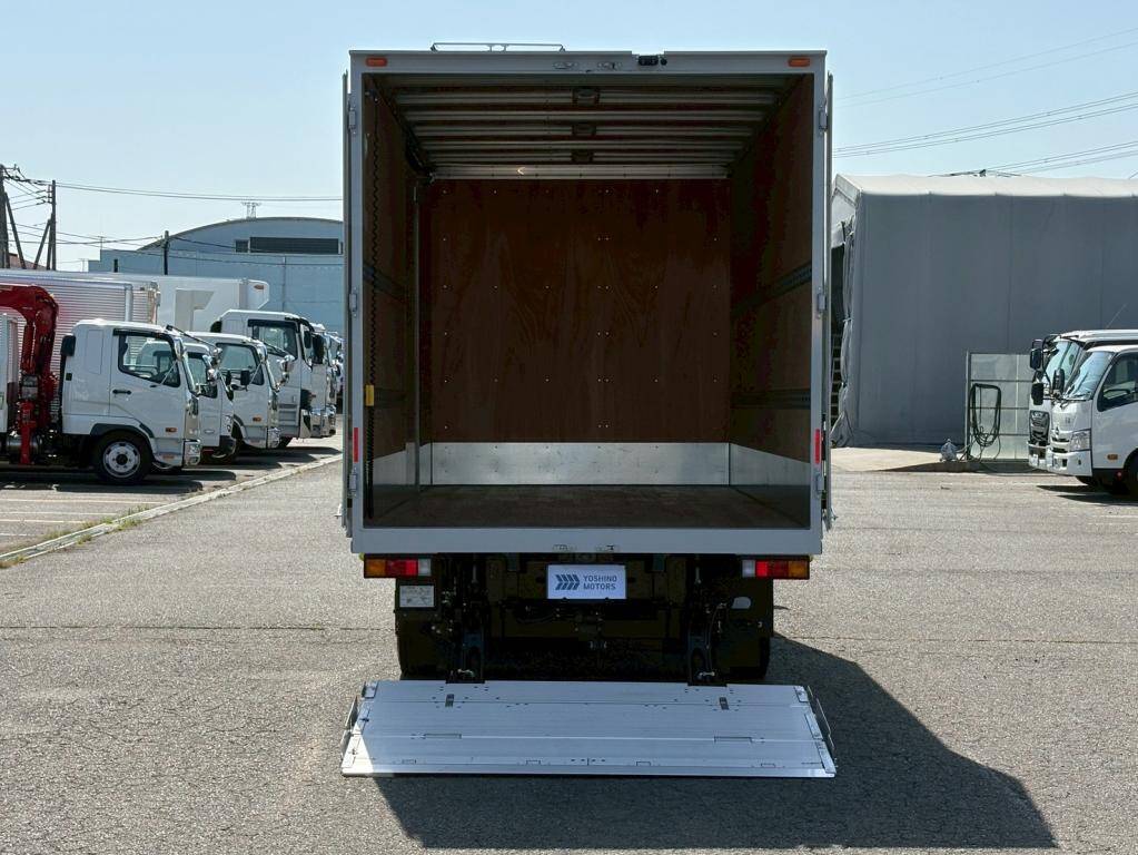三菱ふそうキャンターアルミバン小型（2t・3t）[写真11]