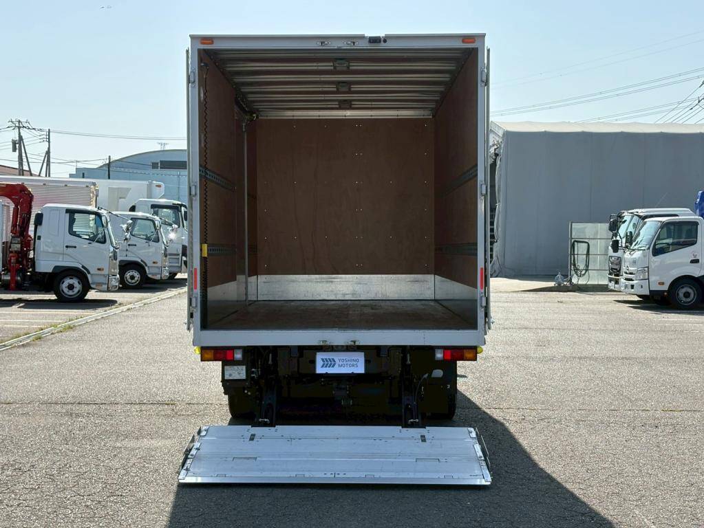 三菱ふそうキャンターアルミバン小型（2t・3t）[写真11]