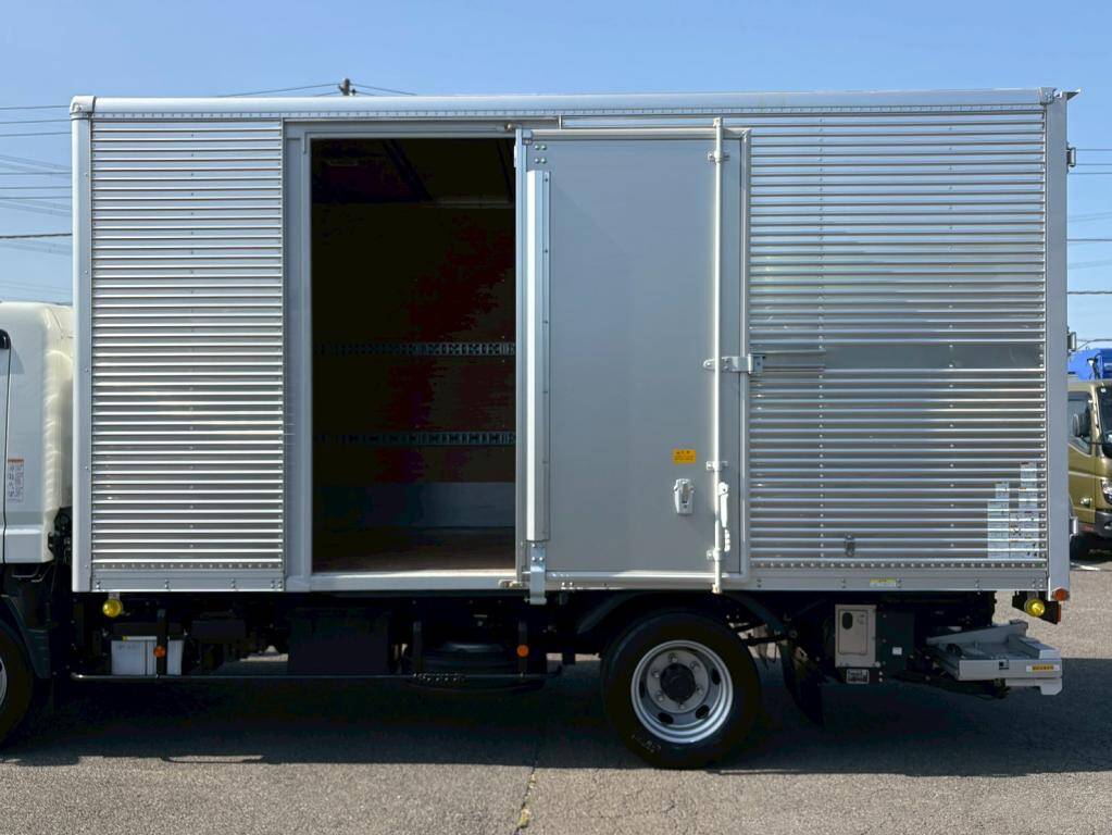 三菱ふそうキャンターアルミバン小型（2t・3t）[写真13]