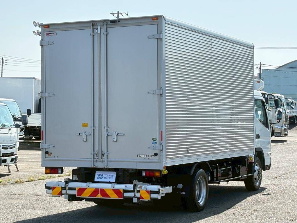 三菱ふそうキャンターアルミバン小型（2t・3t）[写真04]