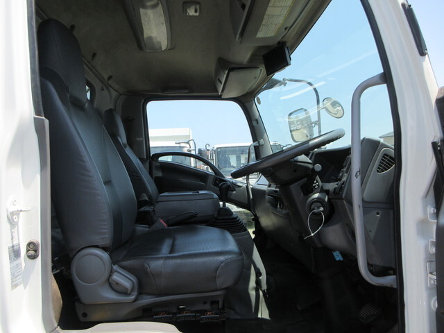 いすゞフォワードコンテナ専用車中型（4t）[写真32]