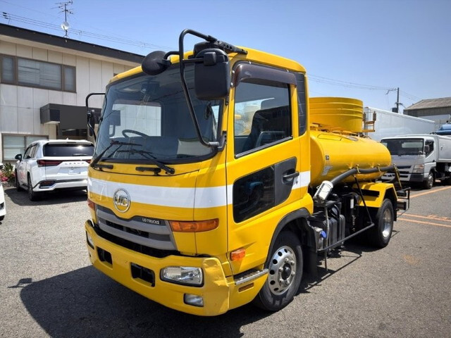 UDトラックスコンドルバキュームカー中型（4t）[写真03]