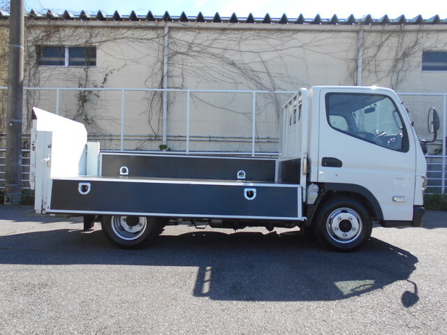 三菱ふそうキャンター平ボディ小型（2t・3t）[写真07]