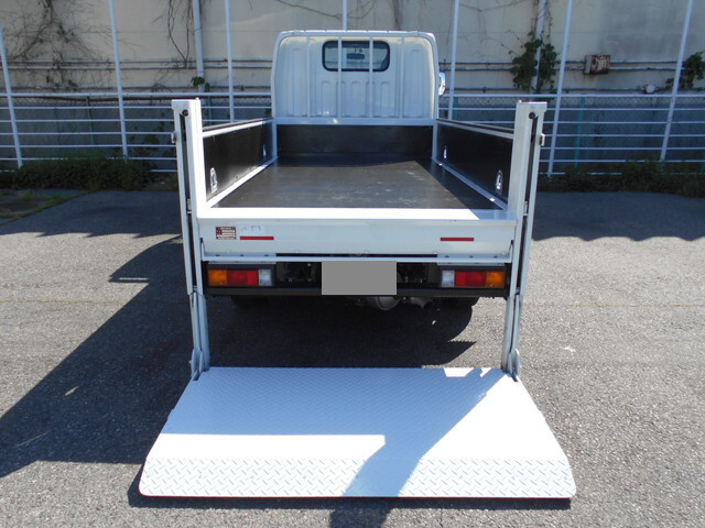 三菱ふそうキャンター平ボディ小型（2t・3t）[写真09]