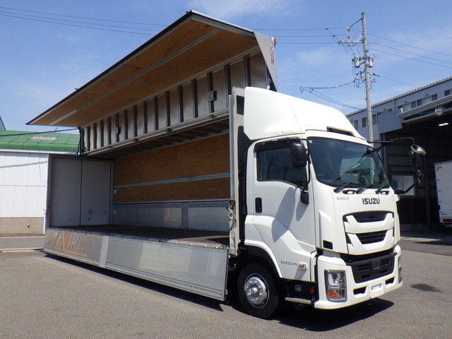 いすゞギガアルミウイング大型（10t）[写真01]
