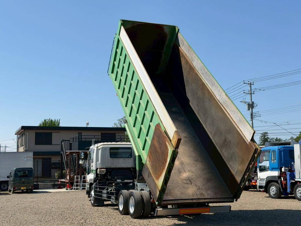 いすゞギガ深ダンプ（土砂禁ダンプ）大型（10t）[写真10]