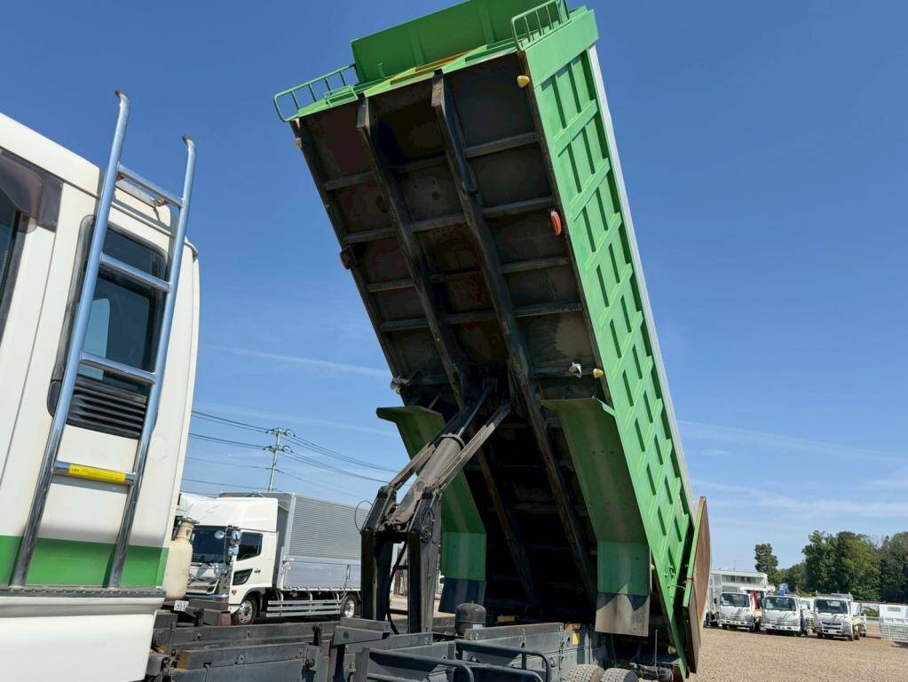 いすゞギガ深ダンプ（土砂禁ダンプ）大型（10t）[写真11]