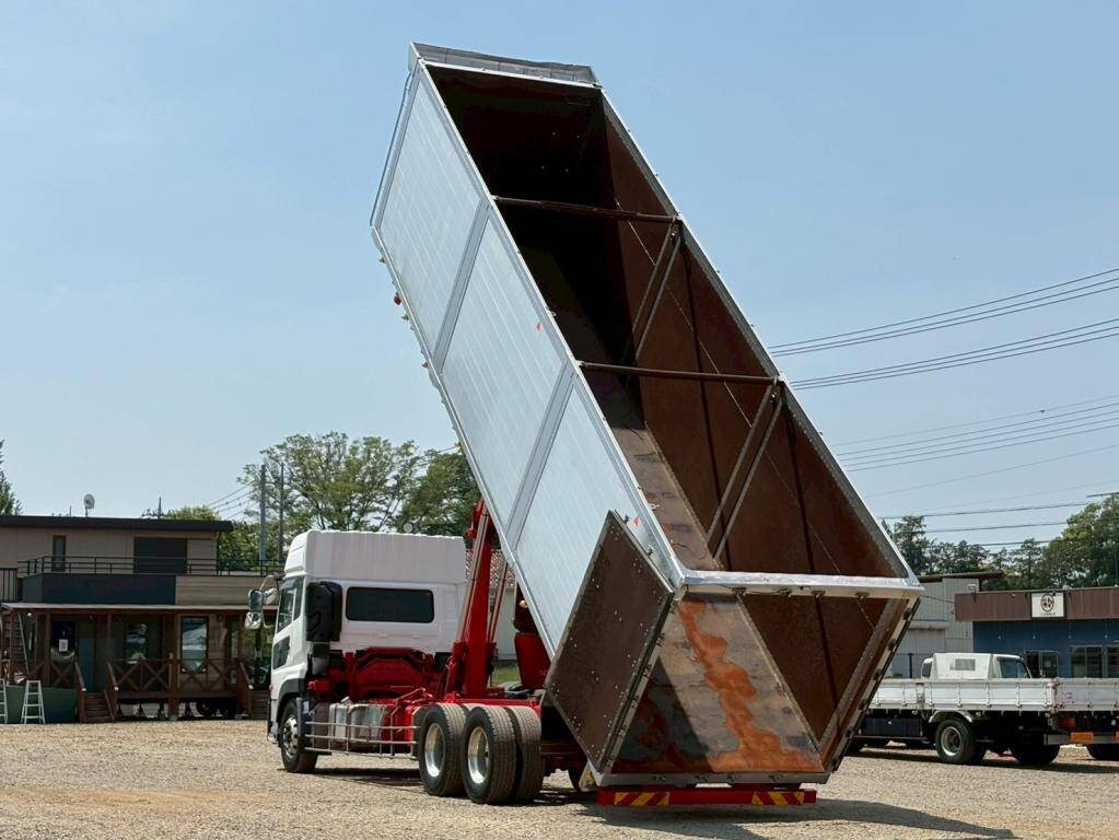 UDトラックスクオン深ダンプ（土砂禁ダンプ）大型（10t）[写真10]