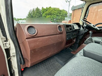 日野レンジャー平ボディ中型（4t）[写真37]