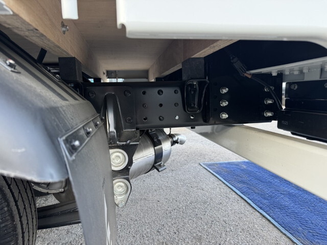 三菱ふそうキャンター平ボディ小型（2t・3t）[写真17]