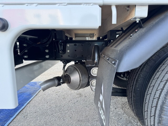 三菱ふそうキャンター平ボディ小型（2t・3t）[写真18]