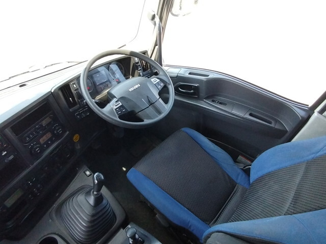 いすゞギガ冷蔵冷凍ウイング大型（10t）[写真26]