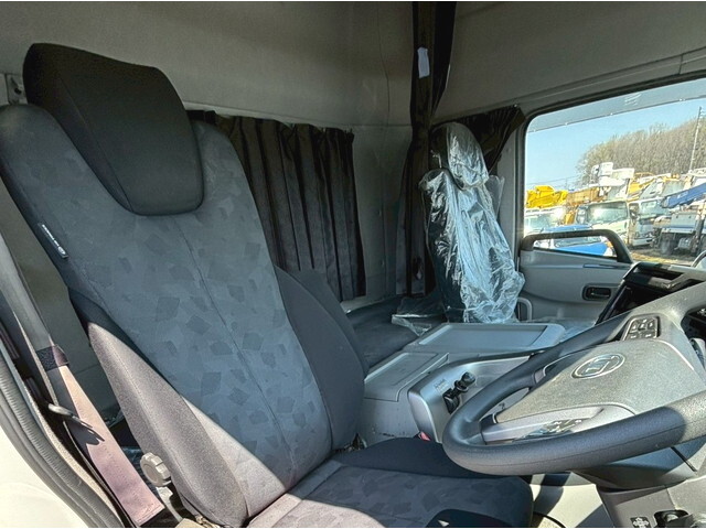 UDトラックスクオントレーラーヘッド（トラクターヘッド）大型（10t）[写真10]