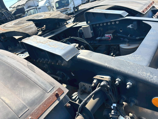 UDトラックスクオントレーラーヘッド（トラクターヘッド）大型（10t）[写真14]