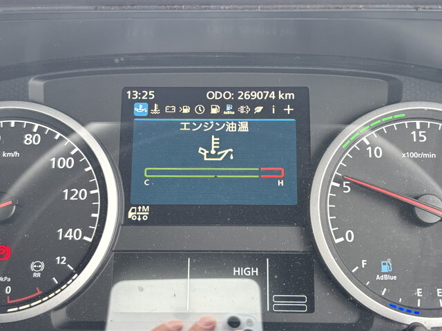 UDトラックスクオントレーラーヘッド（トラクターヘッド）大型（10t）[写真23]