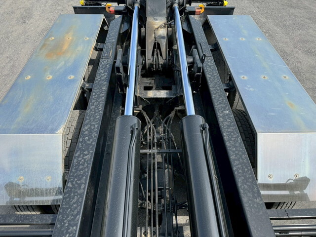 日野プロフィアコンテナ専用車大型（10t）[写真21]
