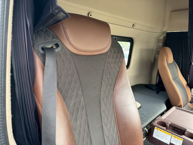 日野プロフィアコンテナ専用車大型（10t）[写真24]