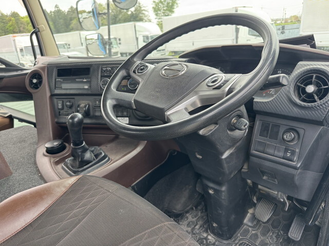 日野プロフィアコンテナ専用車大型（10t）[写真35]