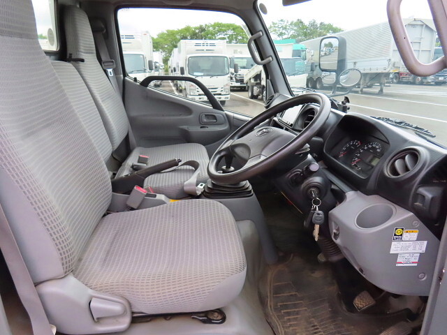 トヨタトヨエース平ボディ小型（2t・3t）[写真20]