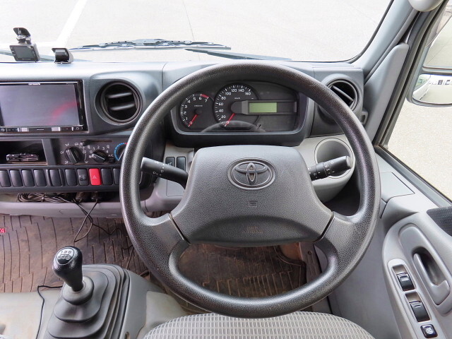 トヨタトヨエース平ボディ小型（2t・3t）[写真22]