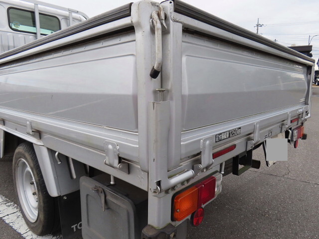 トヨタトヨエース平ボディ小型（2t・3t）[写真30]