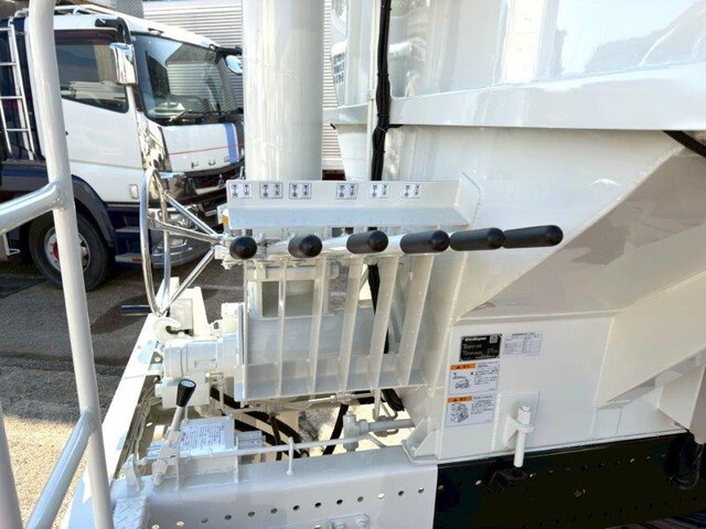 日野プロフィアバルク車（粉粒体運搬車）大型（10t）[写真08]