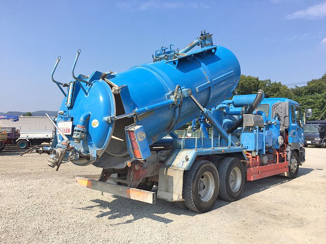 いすゞギガ汚泥吸引車大型（10t）[写真02]