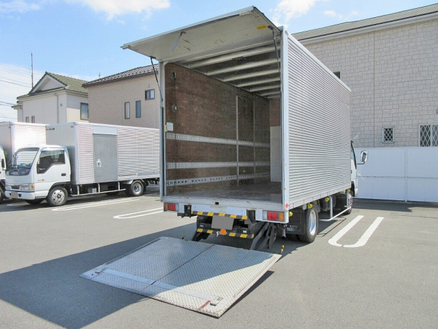 いすゞエルフアルミバン小型（2t・3t）[写真02]