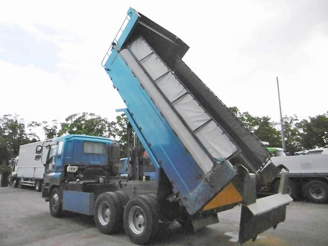 いすゞギガダンプ大型（10t）[写真02]