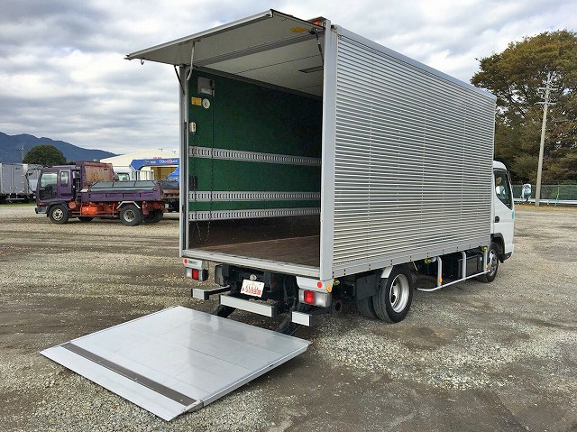 三菱ふそうキャンターアルミバン小型（2t・3t）[写真02]