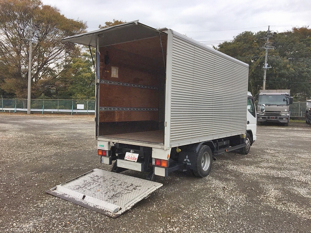 三菱ふそうキャンターアルミバン小型（2t・3t）[写真02]
