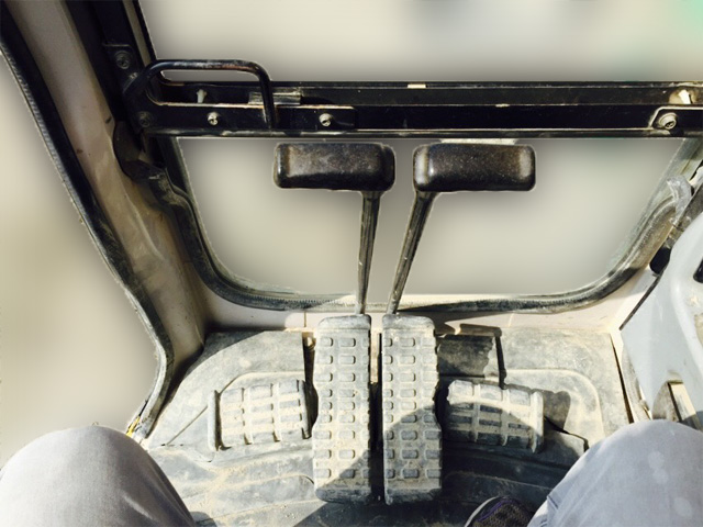 住友 ユンボ（バックホー）[写真05]