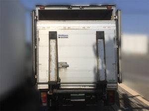 キャンター冷凍車（冷蔵車）_2