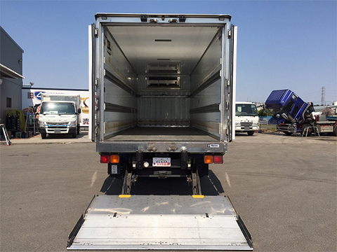 2tトラック 2トン車 の最大積載量 総重量 荷台寸法 運転 中古情報など トラック王国ジャーナル