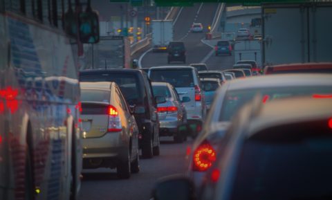 渋滞する道路