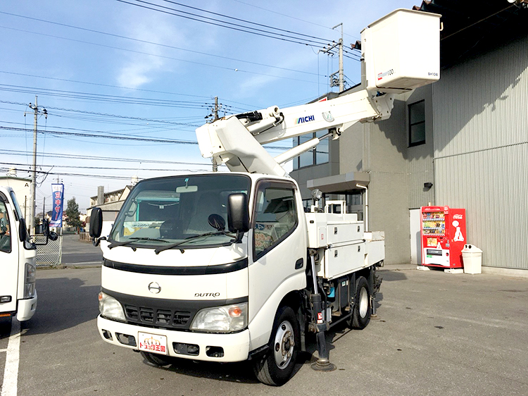 日野デュトロのの高所作業車